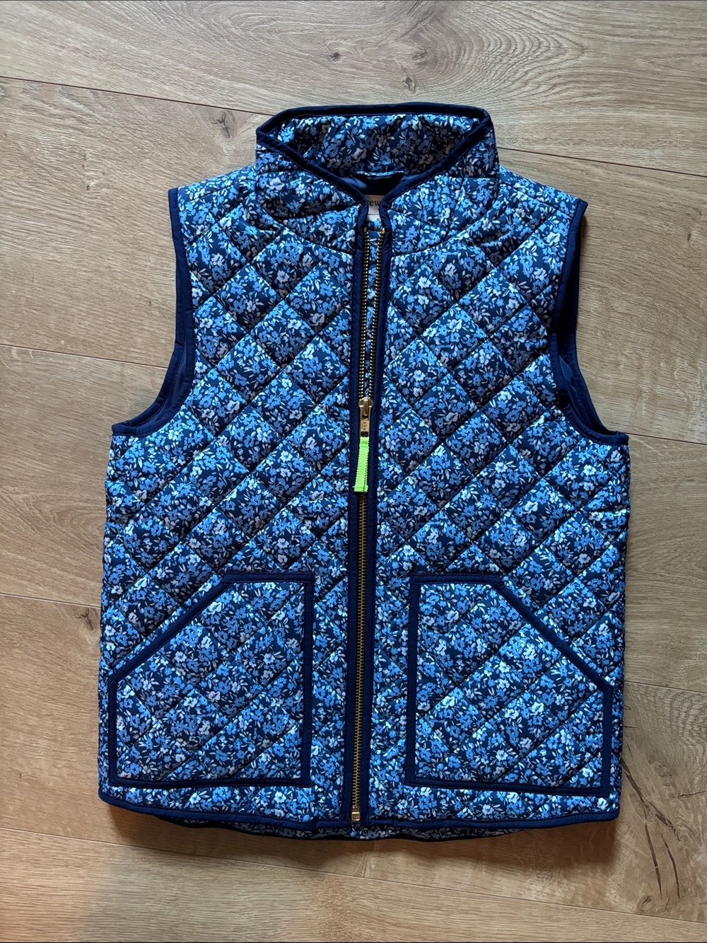 NWT jcrew Crewcuts girl’s navy floral quilted vest sz small